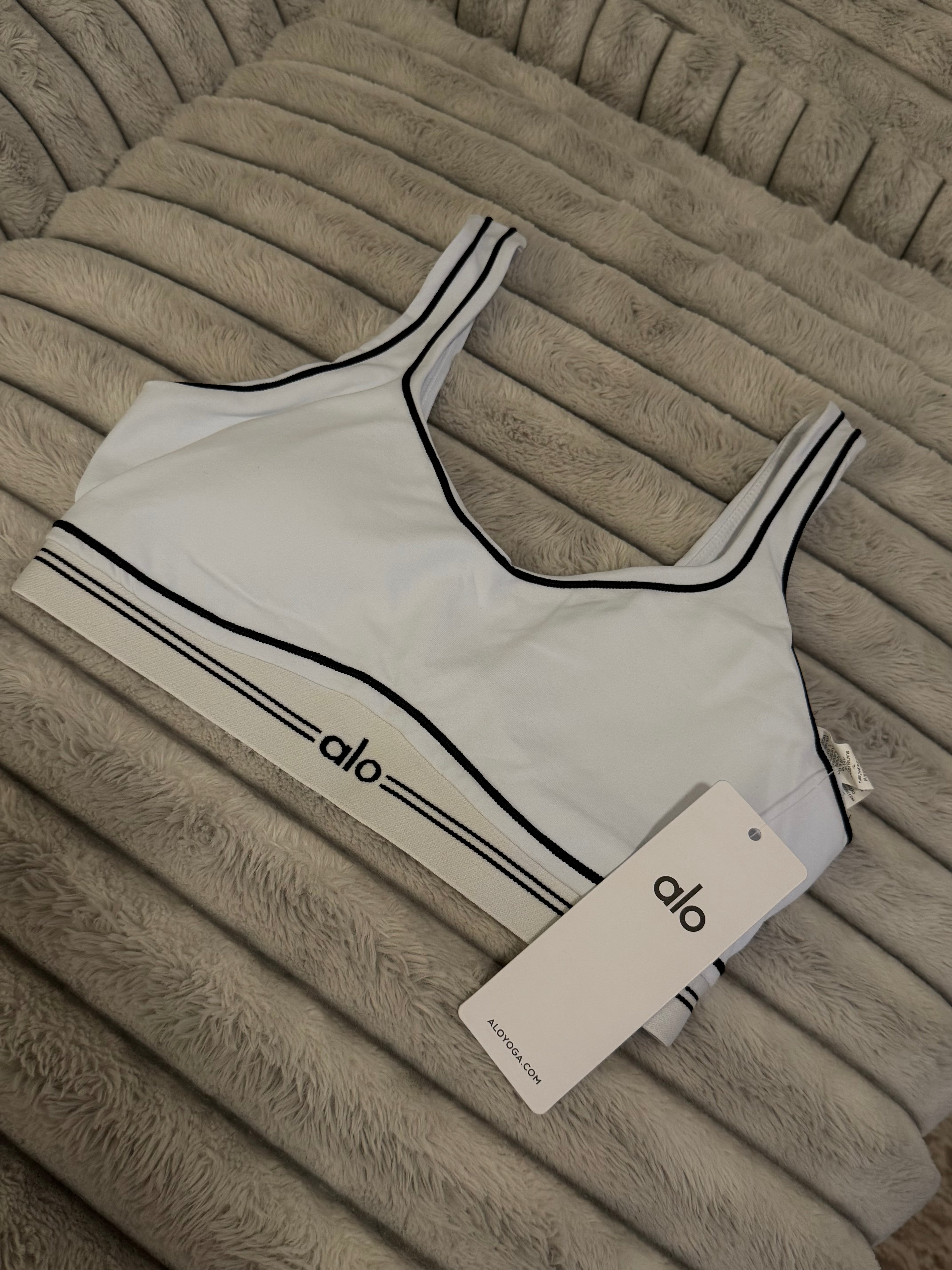 Alo Heart Throb Set (White)