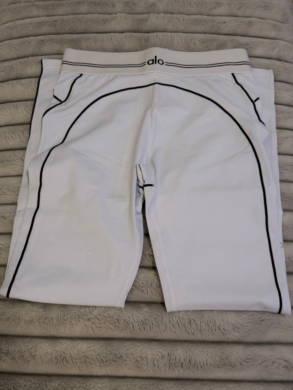 Alo Heart Throb Set (White)