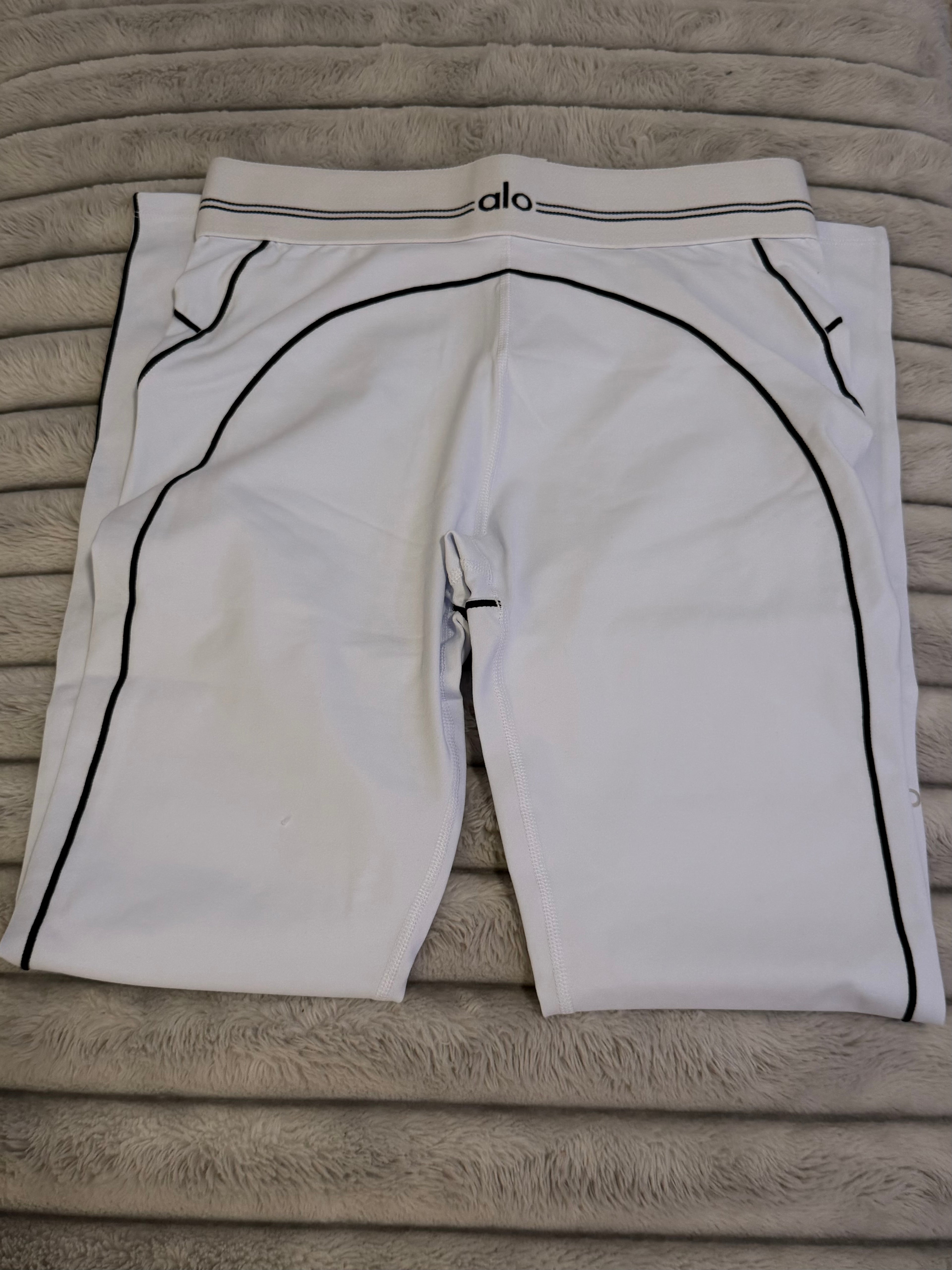 Alo Heart Throb Set (White)