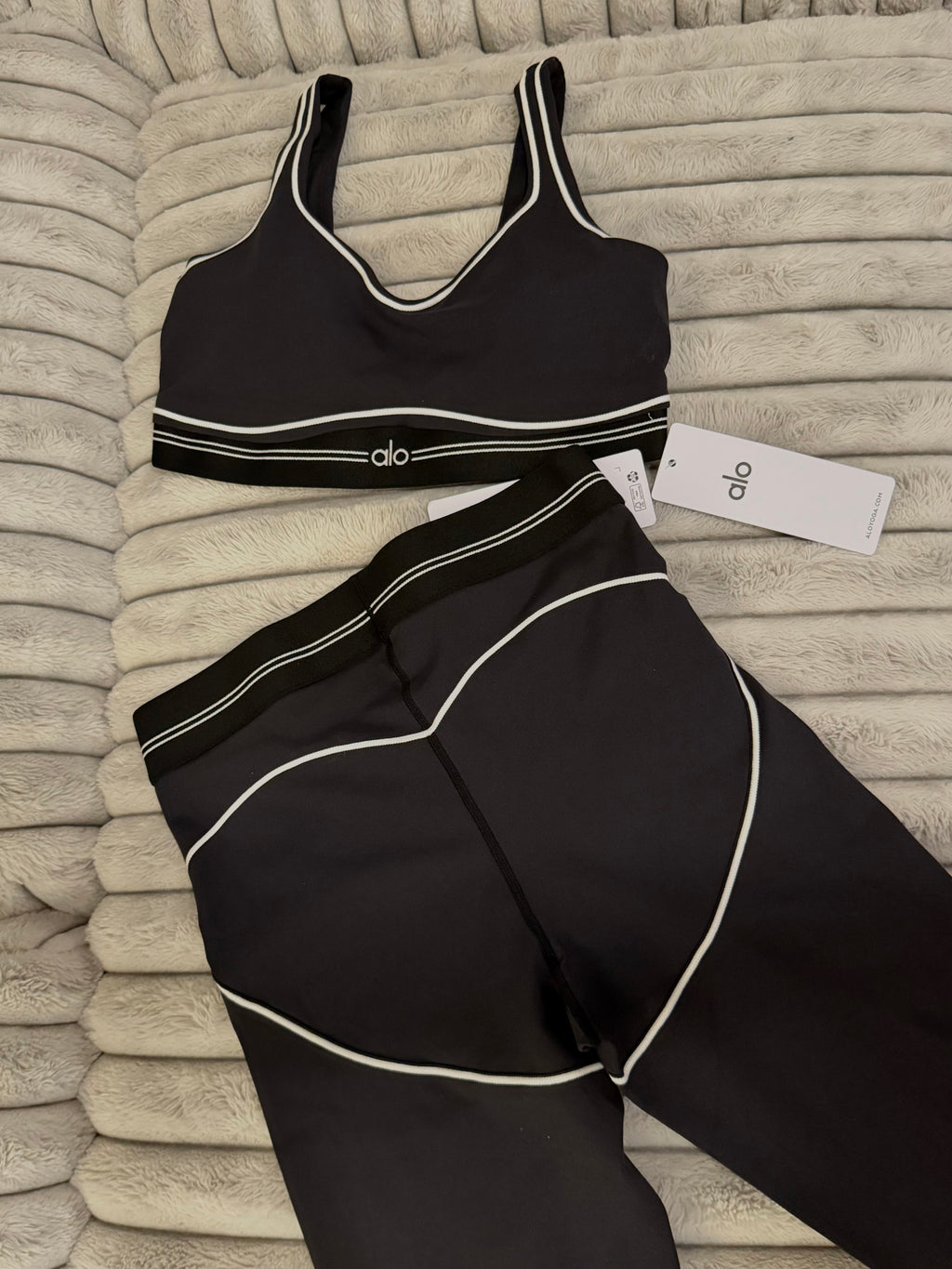 Alo Heart Throb Set (Black)