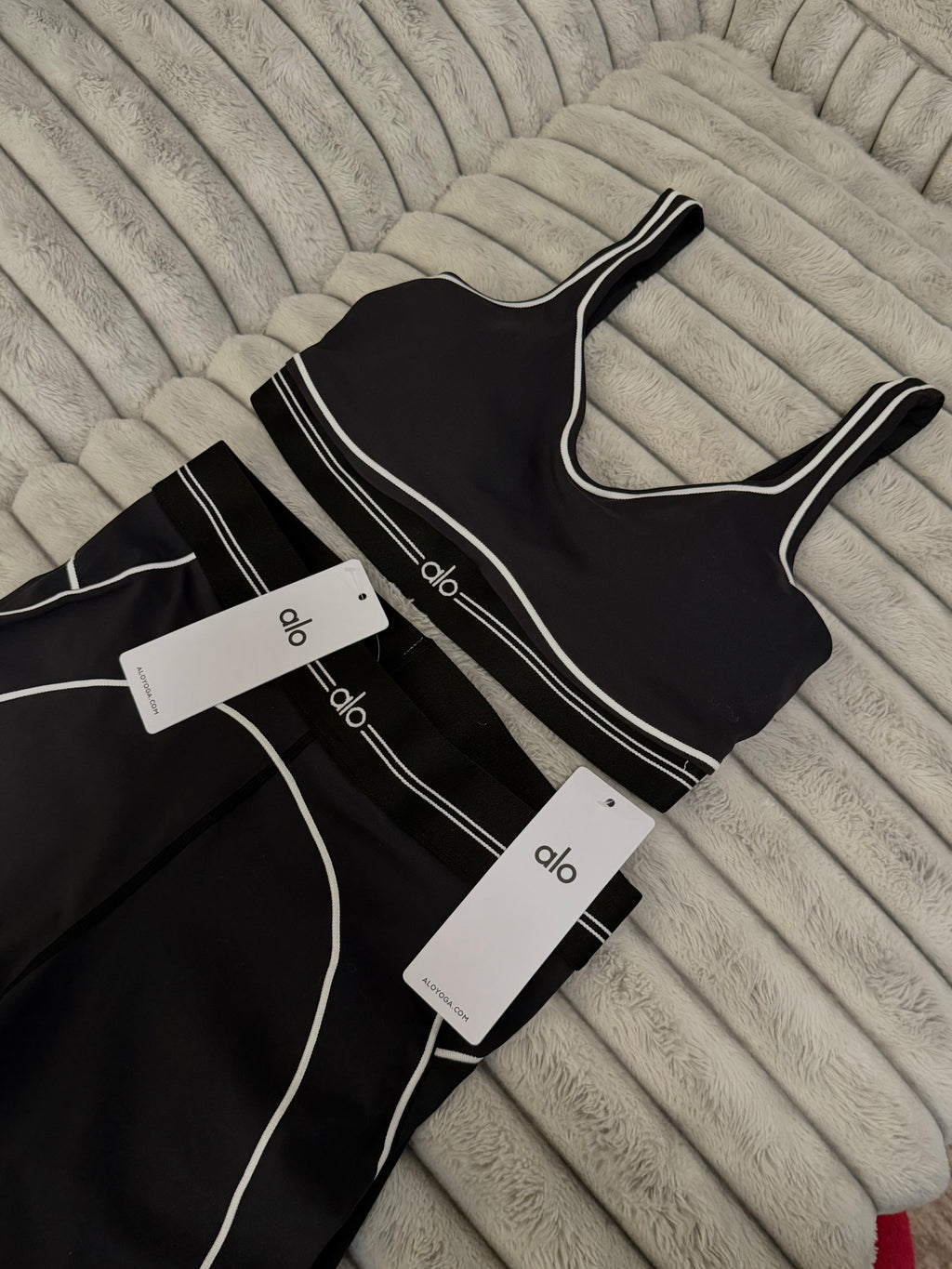 Alo Heart Throb Set (Black)