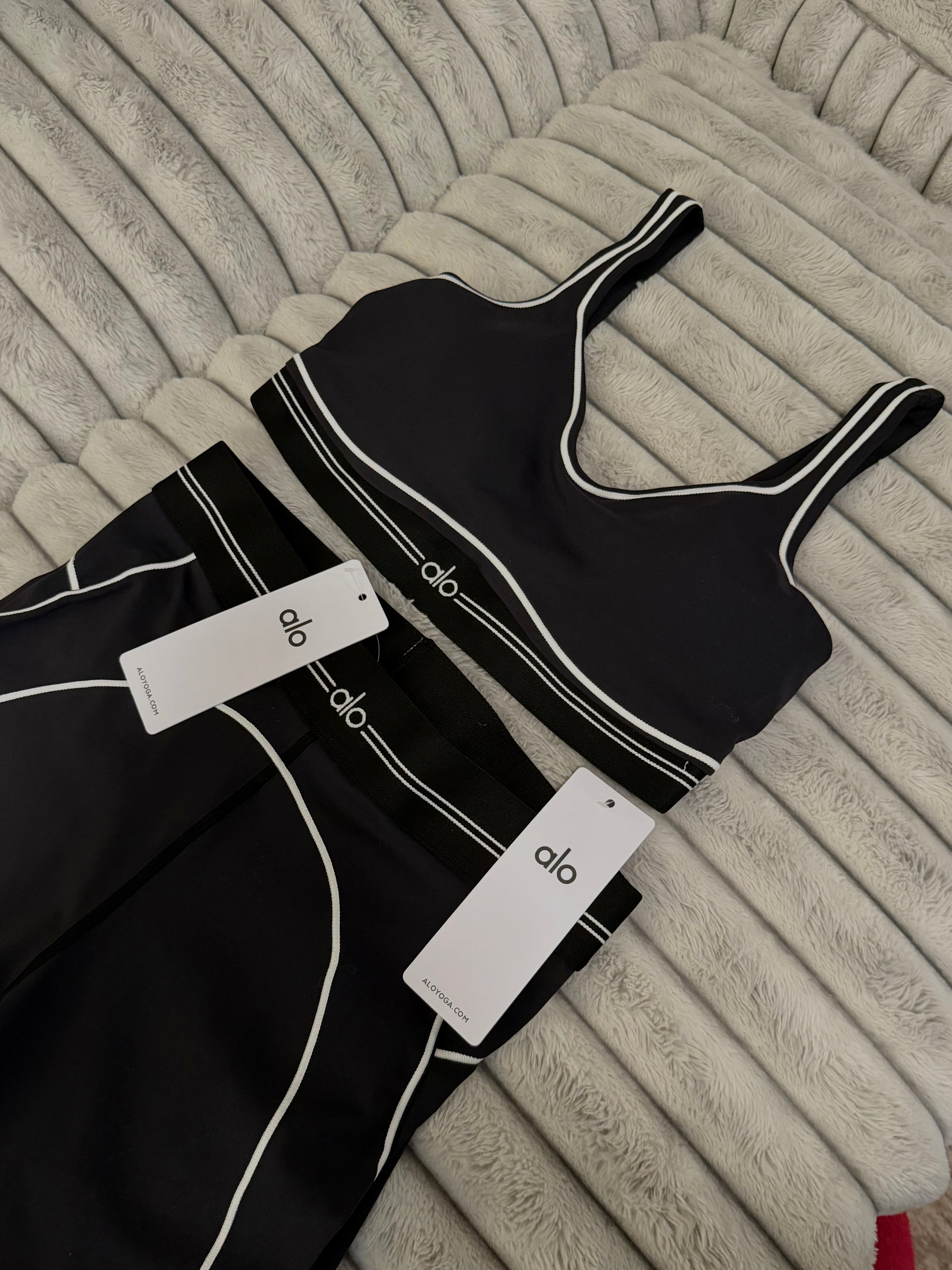 Alo Heart Throb Set (Black)