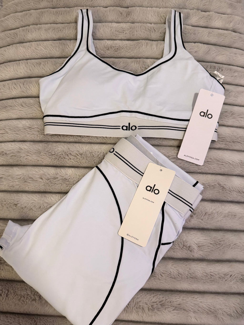 Alo Heart Throb Set (White)