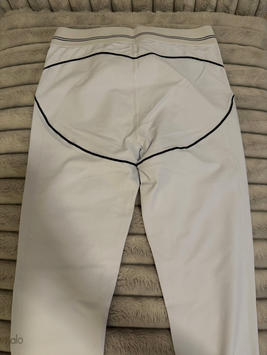 Alo Heart Throb Set (White)