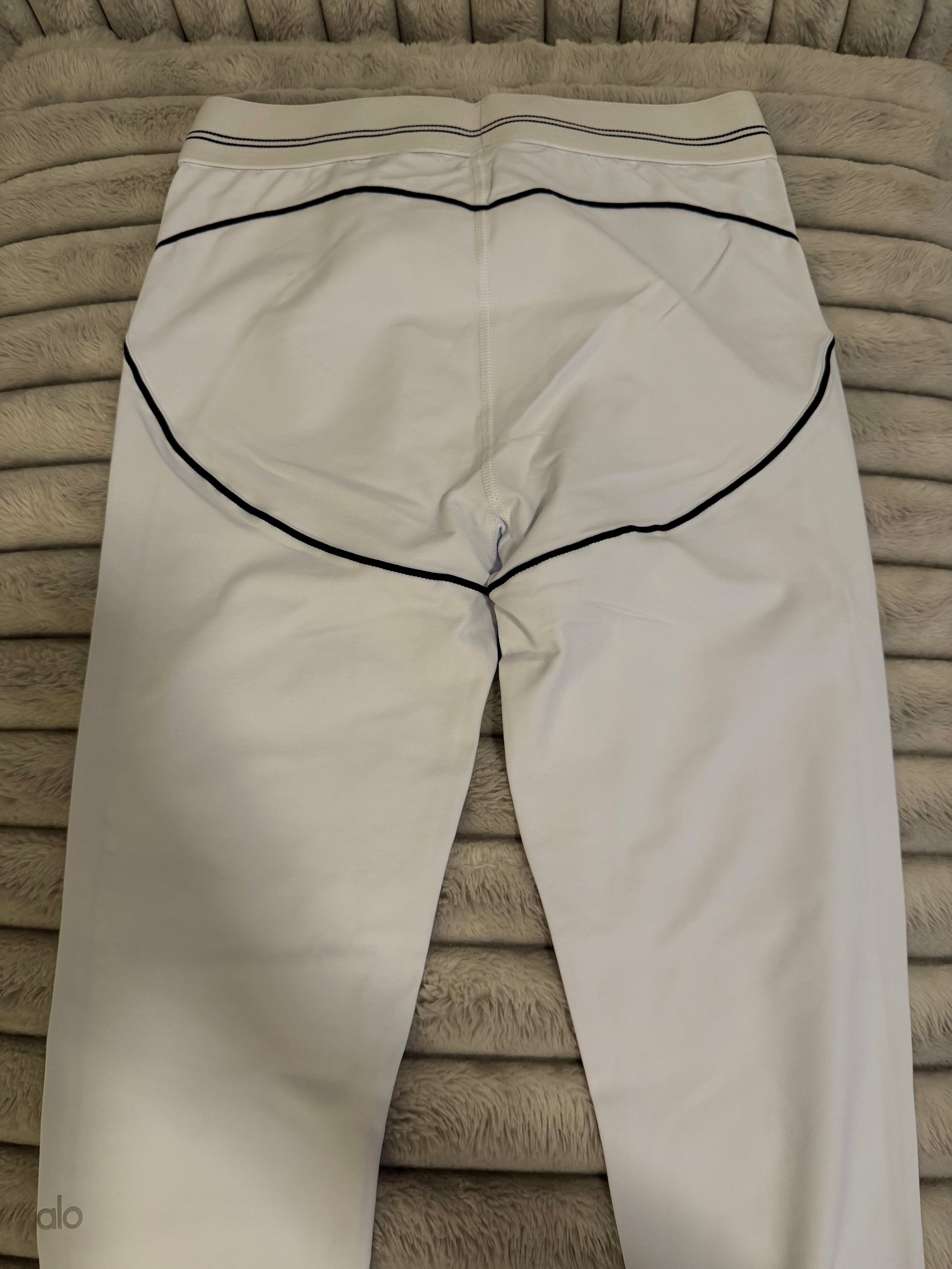 Alo Heart Throb Set (White)
